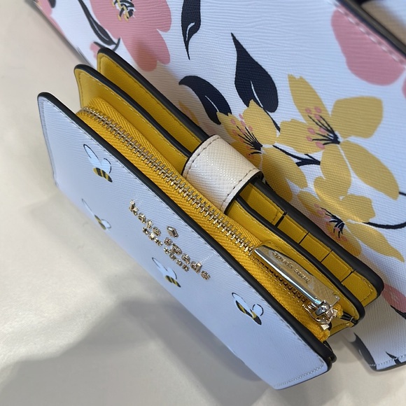 Kate Spade Staci Bee Medium Compact Bifold Wallet Bees Printed Parchment - Picture 4 of 16